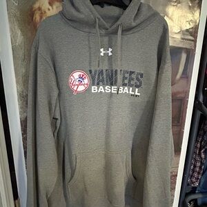 Men’s Under Armour New York Yankees Coldgear Gray Hoodie. Size XXL. Never worn!